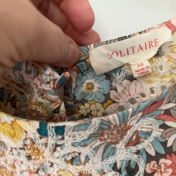 Solitaire Embroidered Flowered blouse - Picture 5 of 5